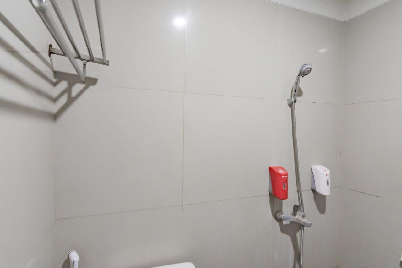 Отель Reddoorz Near Institut Teknologi Bandung 2 Номер фото