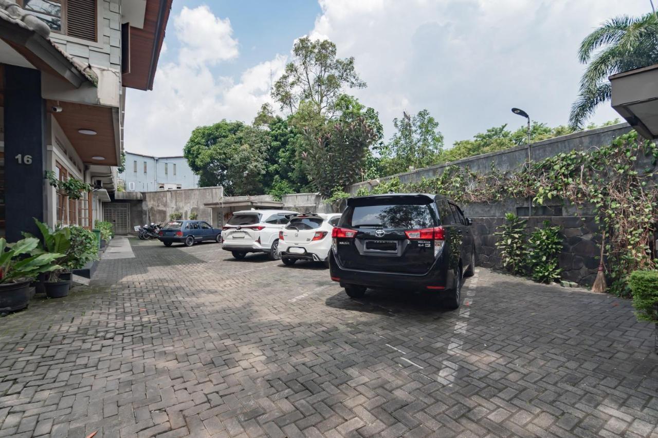 Отель Reddoorz Near Institut Teknologi Bandung 2 Экстерьер фото
