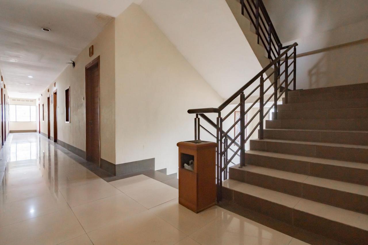 Отель Reddoorz Near Institut Teknologi Bandung 2 Экстерьер фото