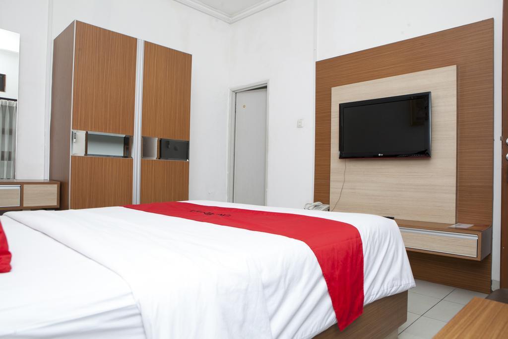 Отель Reddoorz Near Institut Teknologi Bandung 2 Экстерьер фото